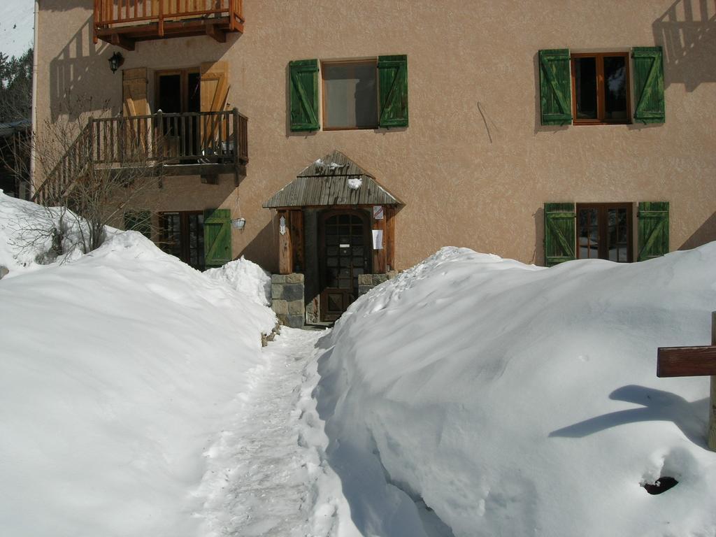 Auberge La Cleida Неваш Экстерьер фото