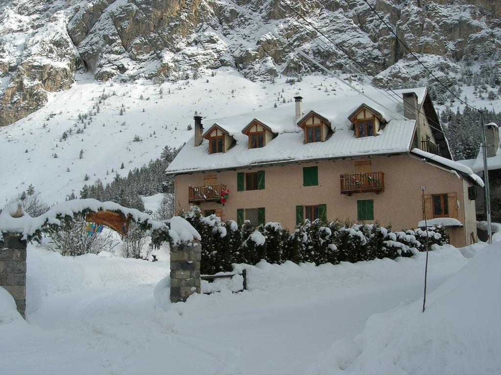 Auberge La Cleida Неваш Экстерьер фото